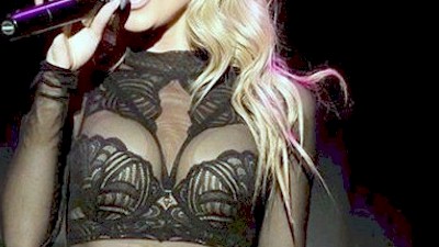 Γνωστή τραγουδίστρια βίζιτα